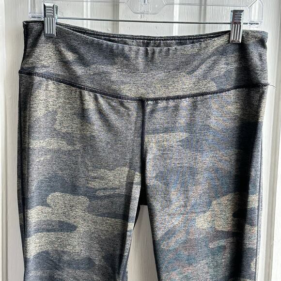 Aritzia TNA Camo Leggings - Picture 3 of 7